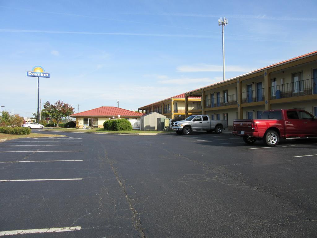 Days Inn By Wyndham Augusta Wheeler Road Exterior photo